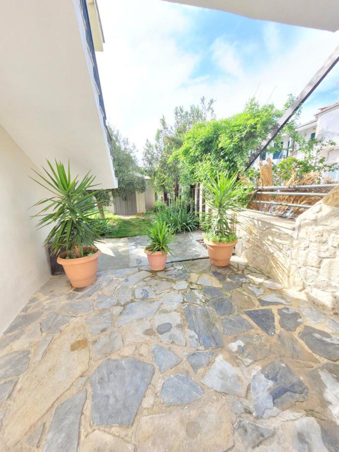 Anris & Dianas Dom - In A Quiet Part Of The Center Apartamento Kallithea  Exterior foto